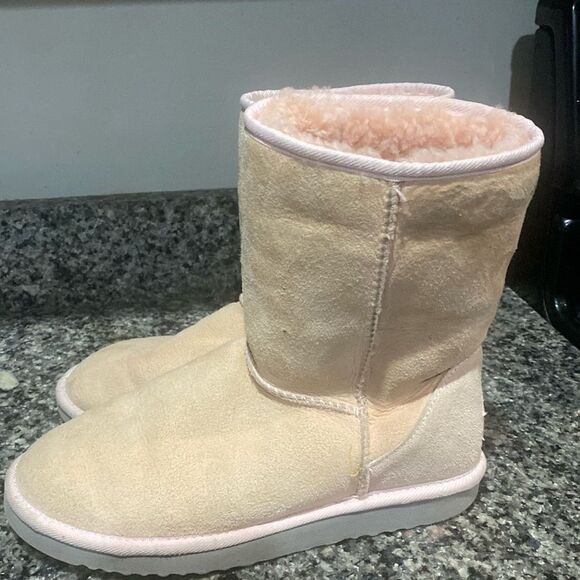 UGG Short Classic 5825 Sheepskin light pink Sz 8 - Picture 1 of 5